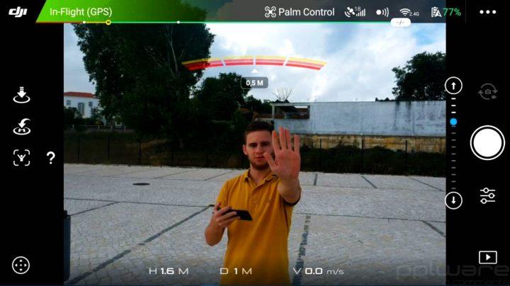 O controlo do drone tem de ser feito através dos comandos no ecrã, sendo necessário treinar a ganhar prática neste tipo de controlo.