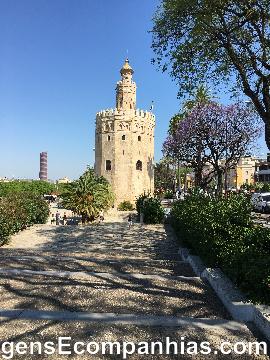 Foi construída pelo Califado Almóada, com a função de vigiar possíveis invasões pelo rio Guadalquivir.