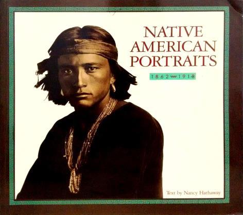 retrata da história dos indígenas do noroeste do pacífico através de fotografias.