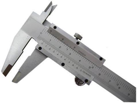 Características Construtivas Na figura 1a tem-se um paquímetro universal (com bicos para medições internas e lingueta) e na figura 1b um paquímetro simples, porém com parafuso de chamada que serve