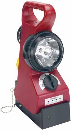 O projector de iluminação portátil SL P da ESYLUX convence não só pela sua função de luz de emergência, como também pela elevada intensidade luminosa e robustez.