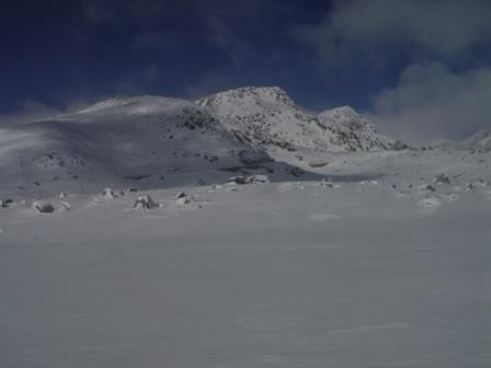 Equipamento incluído O trekking com raquetes de neve inclui: raquetes de neve com grampões e bastões.