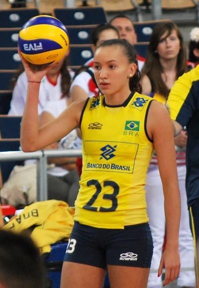 Gabi Guimarães Carol Silva III - Resultados O Mackenzie Esporte Clube mantem atualmente cerca de 159 atletas em formação nas modalidades Voleibol Feminino, Basquete Masculino e Natação Masculino e