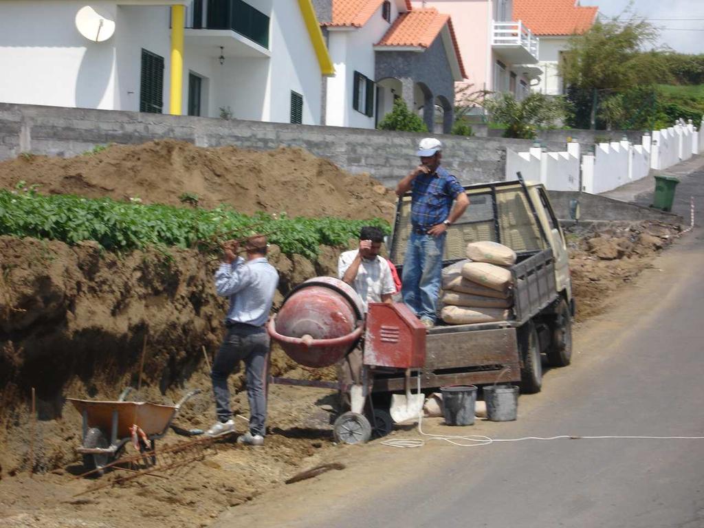 Prev e- mos instalar durante o ano 2008 cerca de mais 20 placas/painéis e o restante em 2009 ficando a Freguesia toda coberta com