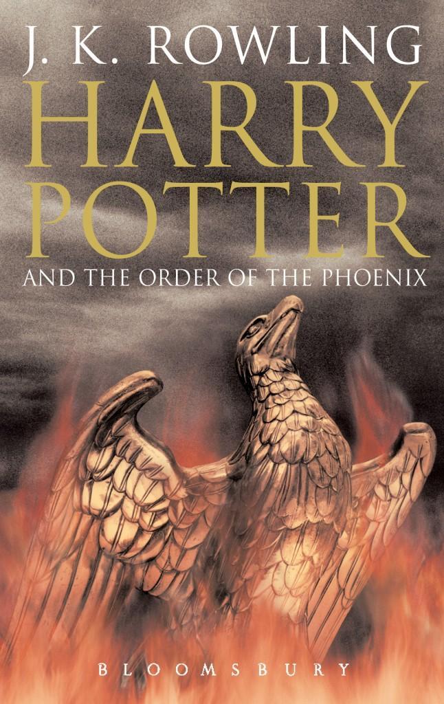 02.2016 Imagem 14: Primeira edição britânica para adultos do quinto volume da série Harry Potter, lançada em