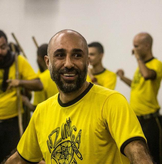 Mestre Píter Grupo Nzinga SP Fernando Luder Bedoian, o Mestre Piter, teve seu primeiro contato com a capoeira e a percussão em 1990.