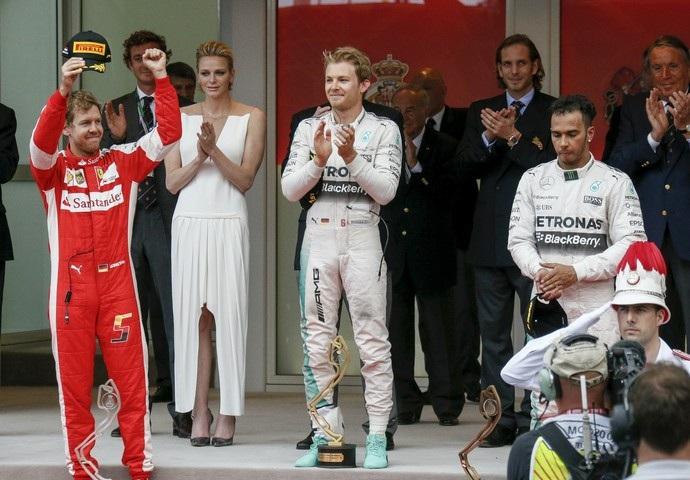 27/05/2015 18h24 - Atualizado em 27/05/2015 18h24 Vettel ameniza erros da Mercedes e de Lewis: "Normal ter altos e baixos" Tetracampeão mundial acredita que lambança em Monte Carlo foi negativa para