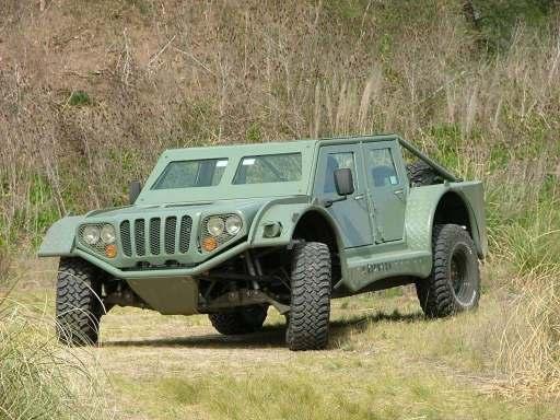 Versão blindada e a nova suspensão. (Foto: www.militaryphotos.net) Primeiro protótipo do CHIVUNK apresentado no Centro Tecnológico do Exército CTEx em novembro de 2006.