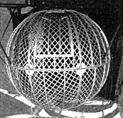 1. (Enem 2012) O globo da morte é uma atração muito usada em circos.