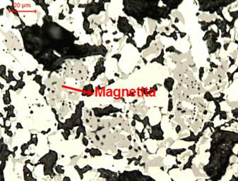 As pelotas com calcário médio e carvão fino e médio apresentaram melhores resultados de compressão, resultado este derivado da menor formação de magnetita e melhor distribuição dos poros.