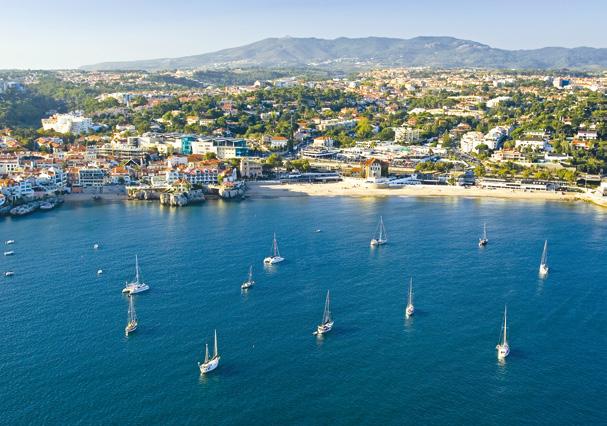 Localizada no sul da Península Ibérica, no Mediterrâneo Ocidental, a Costa del Sol abrange 161 quilômetros de costa, na província de Málaga.