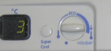 VISORES DAS TEMPERATURAS (7 SEGMENT): São utilizados para visualizar a temperatura programada pelo utilizador no compartimento do frigorífico e do congelador em função da posição do manípulo.