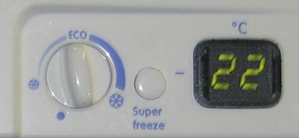 FUNÇÃO SUPER FREEZER: Permite congelar da melhor forma possível todos os alimentos que se encontram no congelador, conservando as suas propriedades.