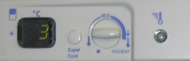 No estado de alarme, o aparelho força o funcionamento sob limites específicos de activação e desactivação que regulam a temperatura do compartimento do congelador para determinados valores que