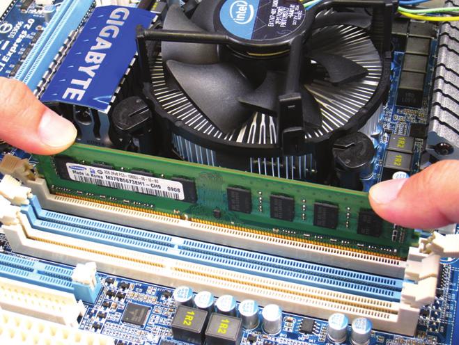 Marca DDR3 DIMM Um módulo de memória DDR3 possui uma marca de forma que só pode ser encaixado em uma posição.