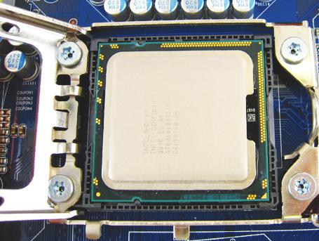 B. Siga os passos abaixo para instalar corretamente a CPU no soquete da CPU da placa mãe.