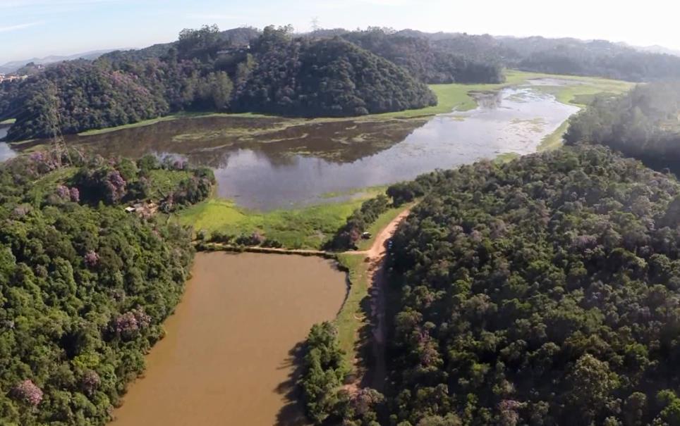 FRENTE 1 - INTERVENÇÕES EM AMBIENTE AQUÁTICO Estação Elevatória de Água Bruta: serviços de infraestrutura para instalação de conjuntos moto bombas posicionados em um ponto da represa