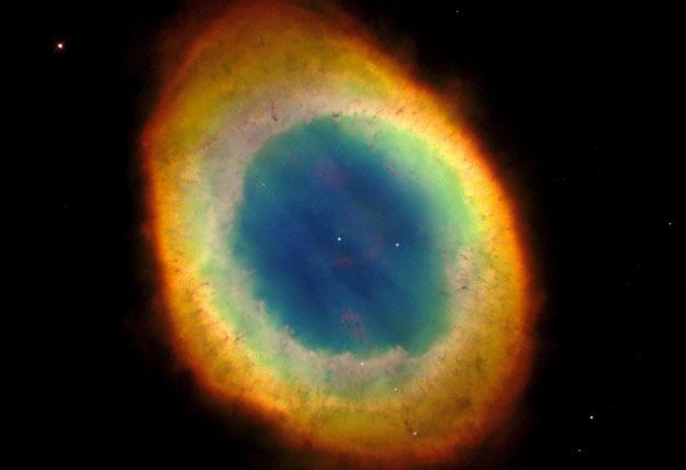 É o que acontece, por exemplo, no caso da Nebulosa do Anel (Figura 8). Estima-se que existam entre 20000 e 50000 Nebulosas Planetárias na Nossa Galáxia.