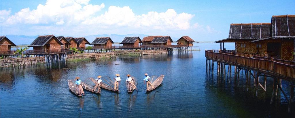 de Missionários Portugueses; No Inle Lake: Nyaung Swhe; Passeio de barco no lago; Mercado