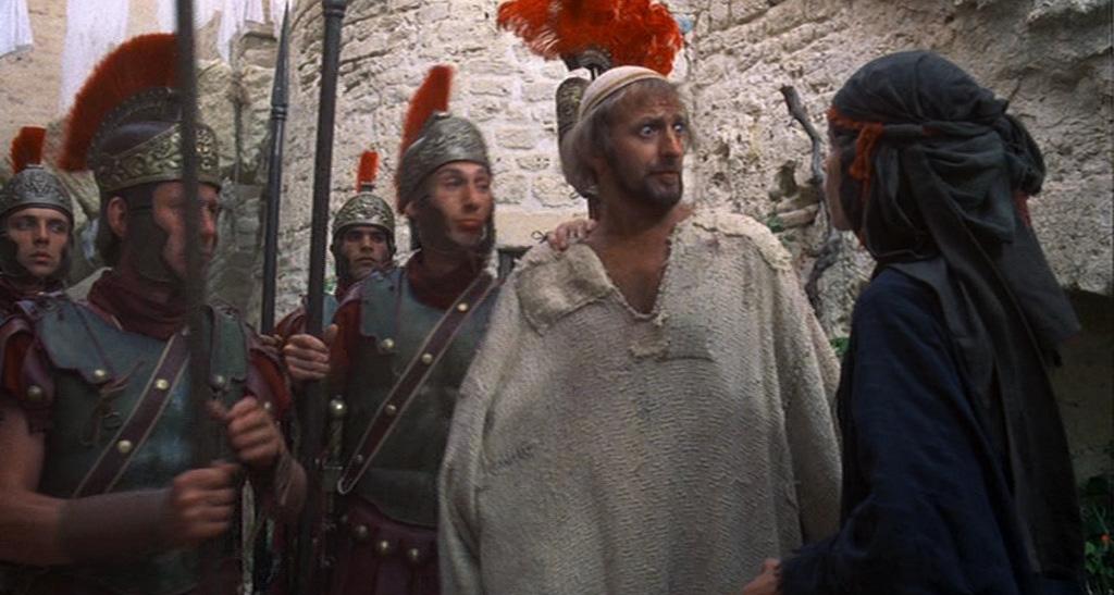 É subitamente capturado e levado para junto de Pilatos.