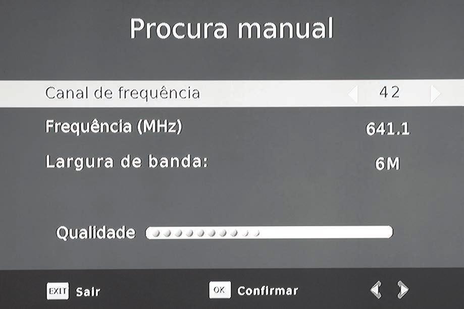 Procura manual Procura novos canais manualmente. Esta opção adiciona novos canais sem mudar a lista de canais atuais. 1) Selecione Procura Manual e aperte a tecla, a tela de busca de canais aparecerá.