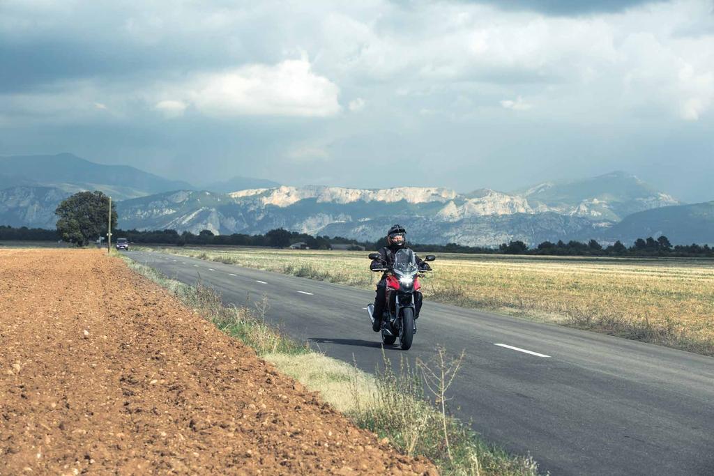 Com uma posição de condução descontraída, tem excelente visibilidade à medida que percorre o trânsito da cidade. E é melhor ainda quando não tem nada à sua frente exceto o horizonte.