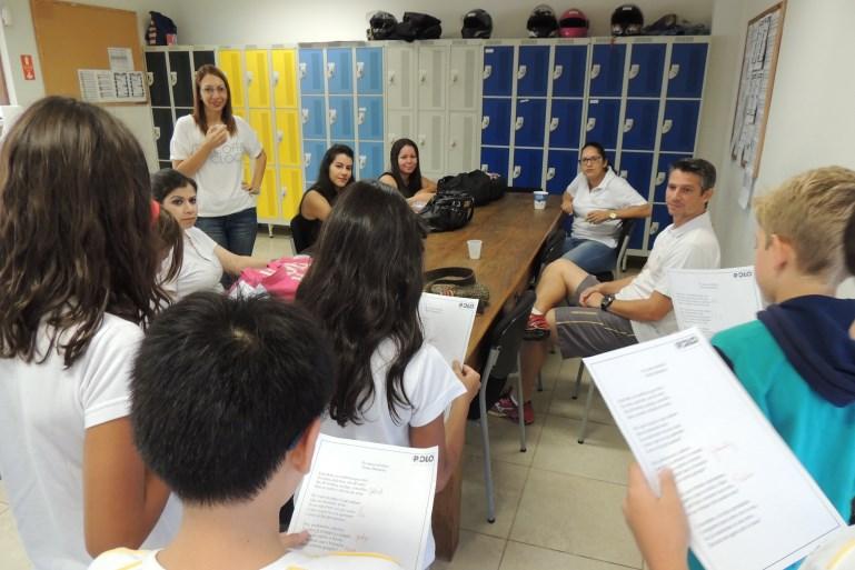 lembrança alegre Ficamos por aqui, já tá na hora Do almoço? De ir embora? Hmm.