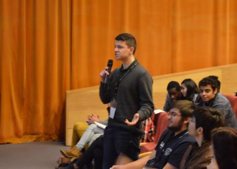 O debate sobre o tema começou por volta das 10:30. Depois do debate e da interrupção para o almoço, foi votado o projeto base, votação ganha pelo projeto da Escola Secundária Jorge Peixinho.