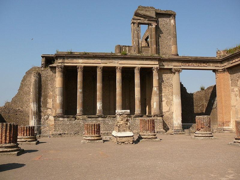 Pompéia foi outrora uma antiga cidade do Império Romano situada a 22 quilômetros da moderna Nápoles, na Itália, no território do