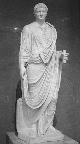 Estatua de Augusto vestido