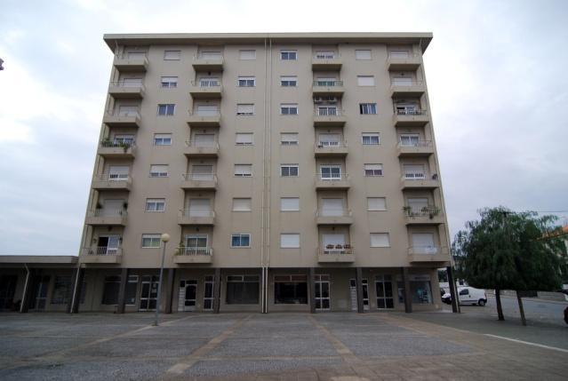 000 PV 1820 T2 AMARANTE / SÃO GONÇALO Classe Energética: C Apartamento tipo T2 perto das escolas,