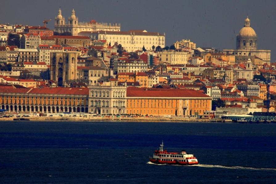 Turismo no Espaço Rural e Turismo de Habitação Colónias de férias e pousadas da juventude Campismo