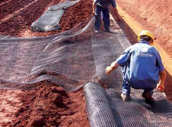 3 Figura 3 Seção tipo da trincheira portante nos trechos com viadutos 4 5 Figuras 4 e 5 Detalhes da colocação da geogrelha e dos blocos madas com resistências adequadas à solicitação em cada cota das