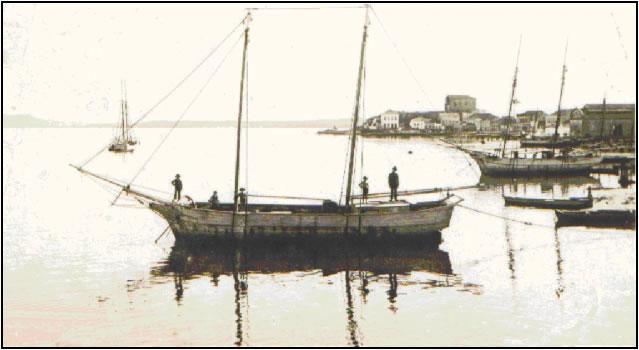 3- O Barco Seival, como nome de Garrafão na praia em Laguna apodrecendo.