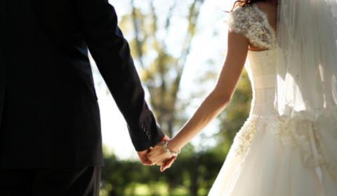 MANUAL DA NOIVA Como escolher o vestido de noiva ideal? O dia do casamento é, para muitas mulheres, a realização de um sonho de menina.