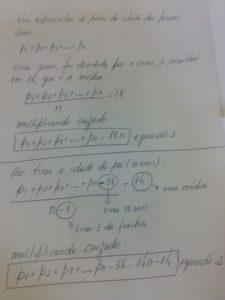 7.275 : 50 = 145,5 (E1172) (PAEBES-TRI 2014, 1º trimestre) A família Oliveira consiste no pai, na mãe e em alguns filhos. A idade média da família é de 18 anos.