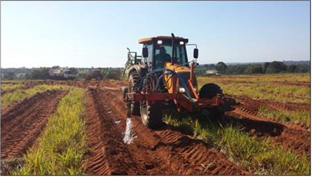 58 Anais da 50ª Reunião Técnico-Científica do Programa Cooperativo sobre Silvicultura e Manejo - Dias 12 e 13 de novembro de 2014 Figura 11 Irrigador mecanizado Descrição da atividade Na 1 irrigação