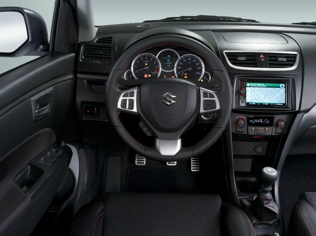 INTERIOR Dianteiro Abra a porta do Swift Sport, e você vai descobrir o seu interior, é tão elegante como seu exterior.