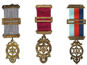 Medalha de Companheiro Exaltado (fita branca) Medalha de Principal Instalado (fita