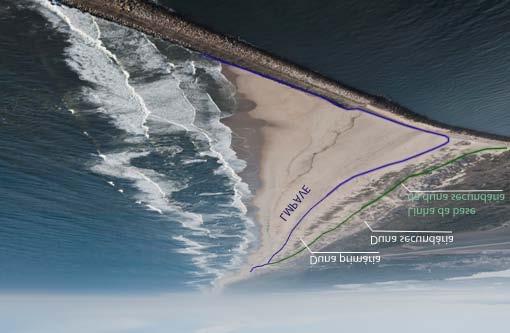 7.2 Demarcação domínio privado do Estado na Praia de São Jacinto Desde a construção do molhe norte do Porto de Aveiro tem-se verificado um notório crescimento da praia de São Jacinto, com acumulação