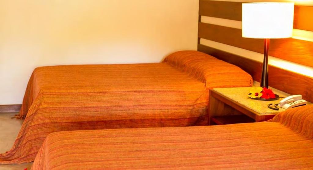 471 Cama de casal e sofá cama na sala, vista do jardim Banheira 60 m²