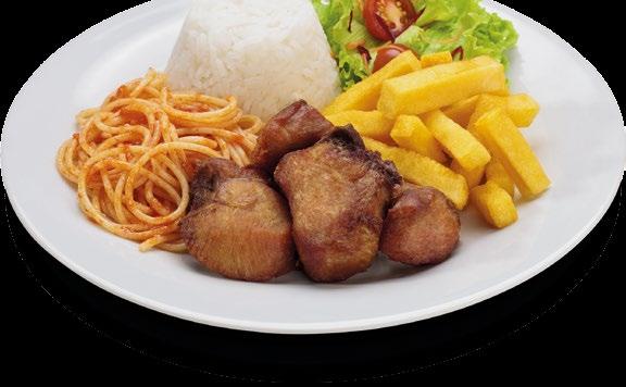 feijão, salada da casa e batatas fritas.