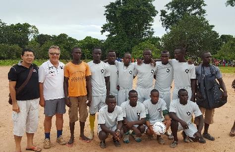 Os jogadores ganharam uniformes e, a equipe vencedora ganhou