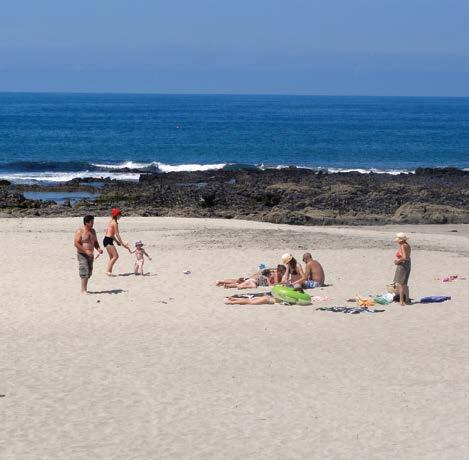 Litoral Biótopo C11100132 3 Parques de Campismo: um a 5 km e dois a 10 km Marina a 10 km PRAIA DE CARREÇO Carreço GPS: 41 46 23,37 N