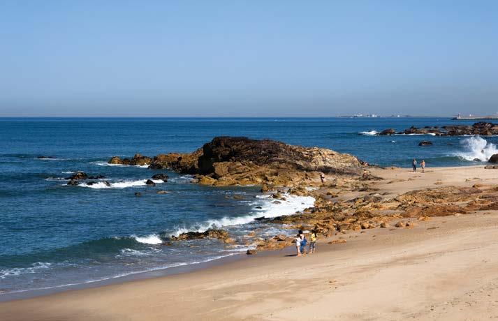 PRAIA DE LAVADORES Av. Beira Mar, Canidelo GPS: 41 7 46.06 N 8 40 6.