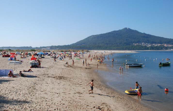 toldos futebol de praia bodyboard canoagem kite pesca desportiva wind vela escolas canoagem observação fauna e flora dados de interesse A praia encontra-se delimitada a norte pela ponta do Cabedelo,