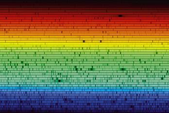 Wollaston foi o primeiro a medir linhas de absorção solares em 1802.