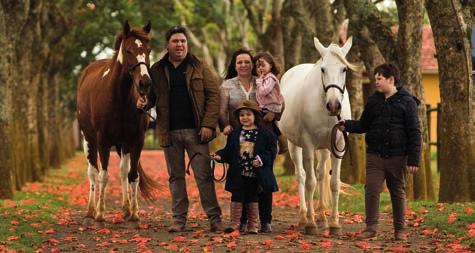 para cavalgadas e passeios, com toda a virtude que o nosso cavalo de sela têm para oferecer.