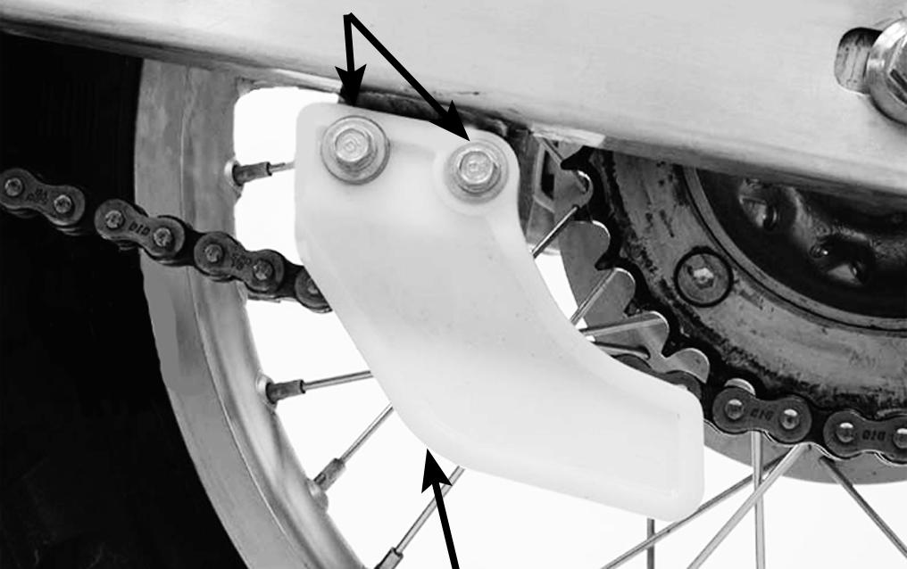 RODA TRASEIRA/SUSPENSÃO XR250 Instale a corrente de transmissão e o deslizador na guia.