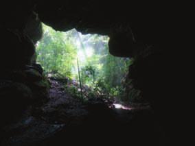 abrigos, grutas e cavernas. Caverna do Bugio. Furna Grande, exemplo de caverna vertical.